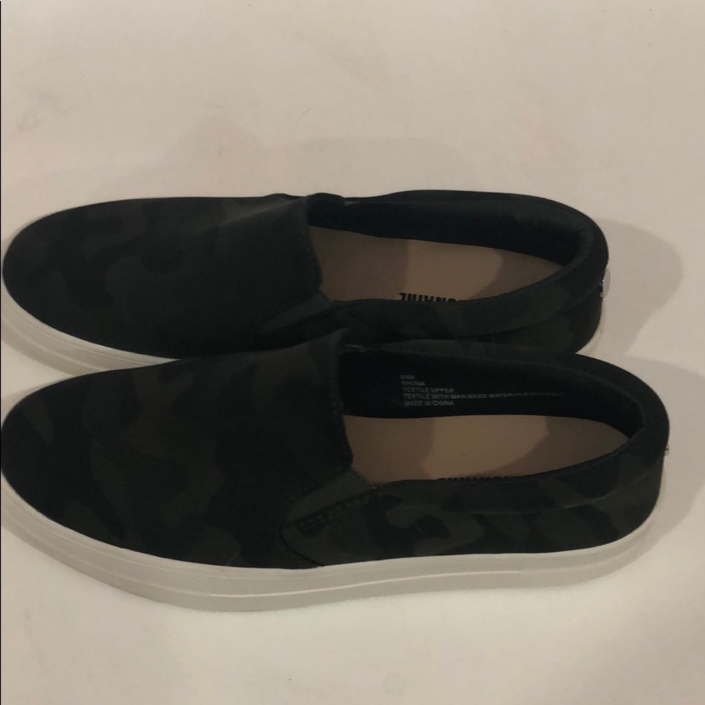Cushionaire camo slip on flats
